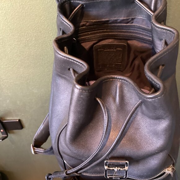 VINTAGE | Large Coach 5408 Black Leather Travel Backpack | Made in 2000 - Picture 5 of 12